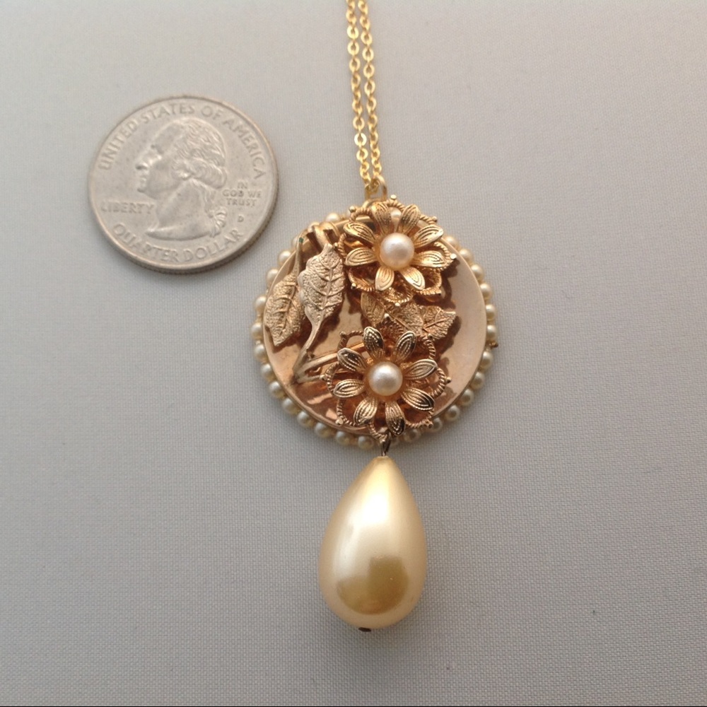 Vintage 40's Faux Pearl Pendent - image 4